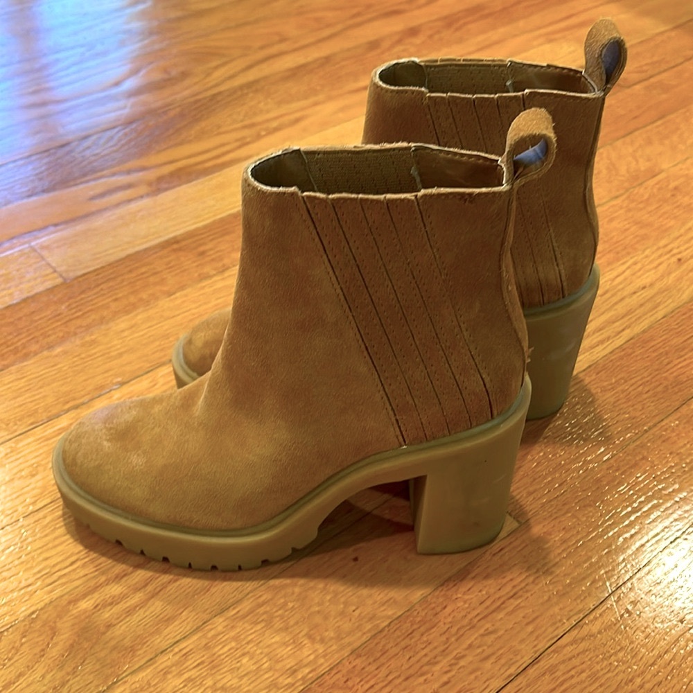 Dolce Vita Cognac suede boots with rubber soles size 6